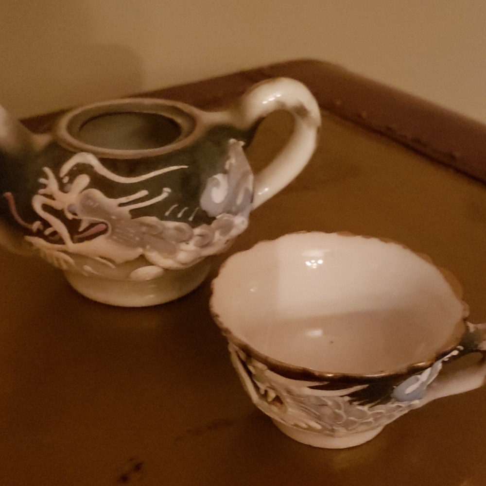 Antique Japanese doll tea cup and pot - Picture 1 of 4